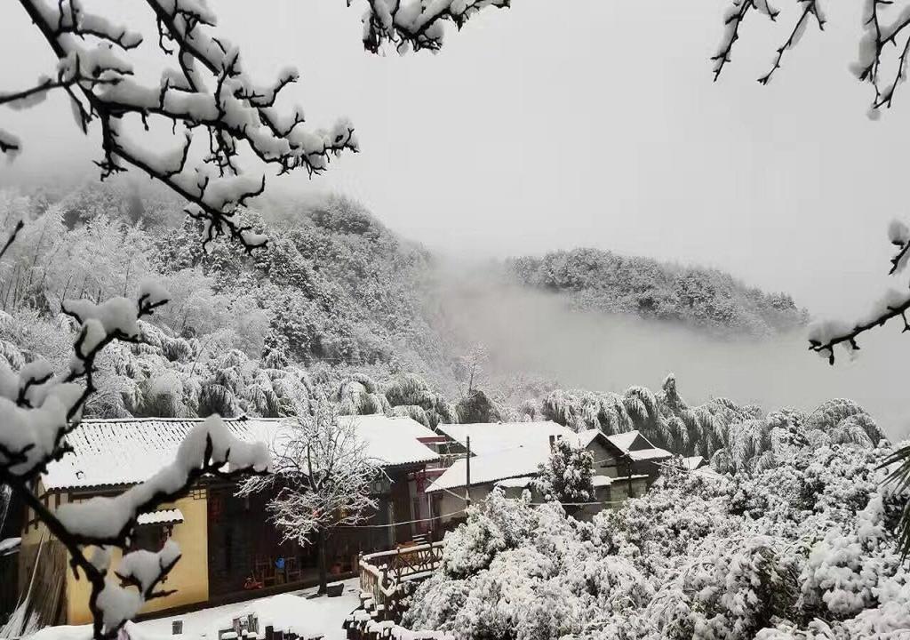 Zhangjiajie Yueranju Hostel エクステリア 写真